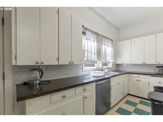 2124 Ne 9TH Ave, Portland, OR 97212