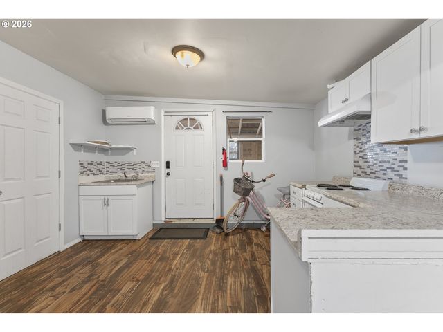 2124 Ne 9TH Ave, Portland, OR 97212