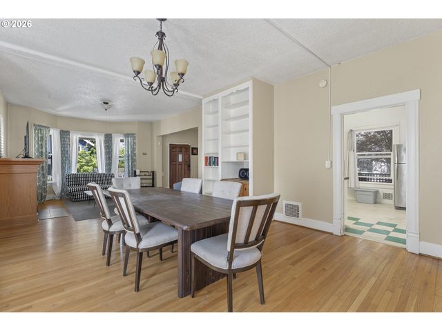 2124 Ne 9TH Ave, Portland, OR 97212