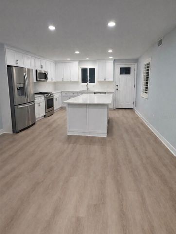 676 EL CENTRO, Longboat Key, FL 34228