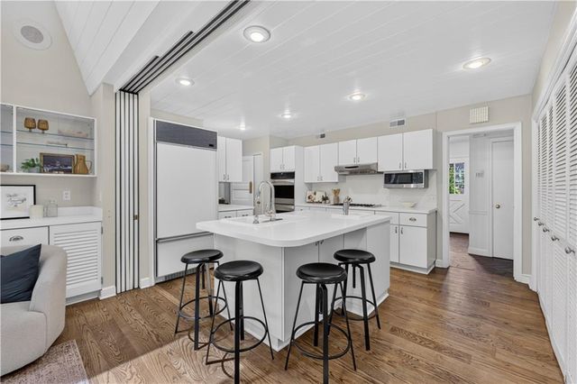 829 W 54th Terrace, Kansas City, MO 64112