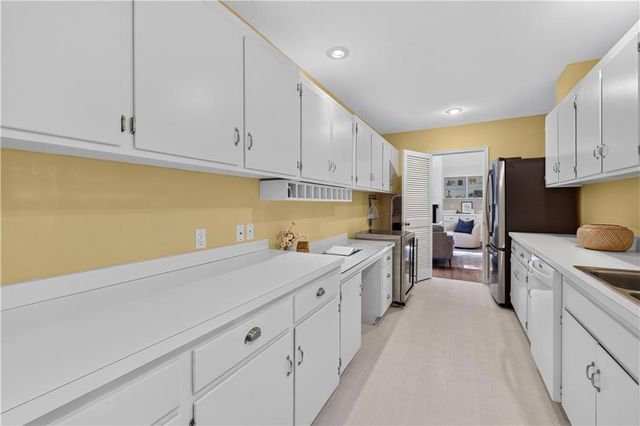 829 W 54th Terrace, Kansas City, MO 64112