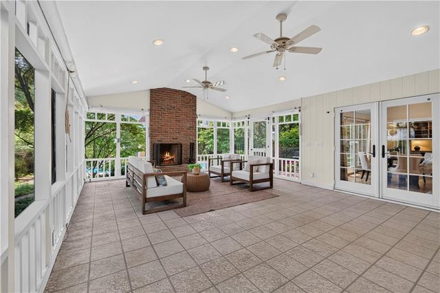 829 W 54th Terrace, Kansas City, MO 64112