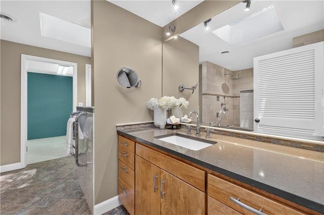 829 W 54th Terrace, Kansas City, MO 64112