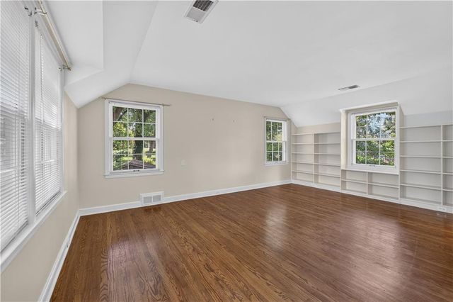 829 W 54th Terrace, Kansas City, MO 64112