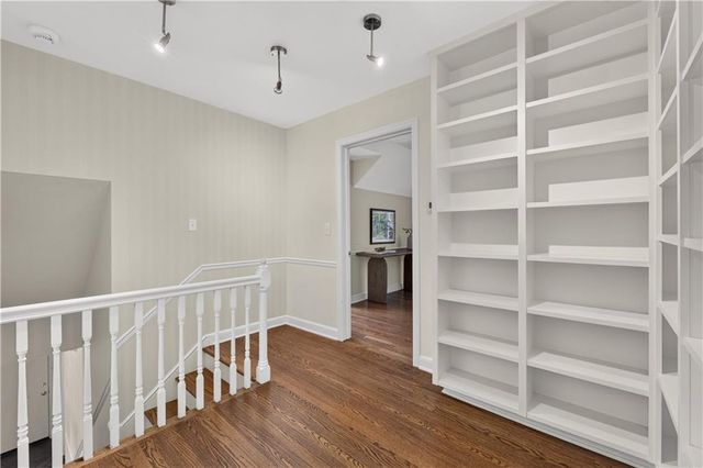 829 W 54th Terrace, Kansas City, MO 64112
