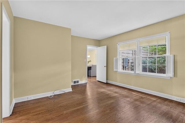 829 W 54th Terrace, Kansas City, MO 64112