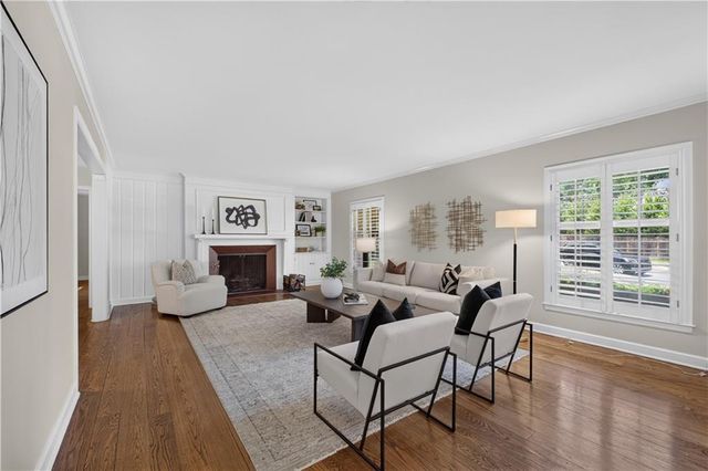 829 W 54th Terrace, Kansas City, MO 64112