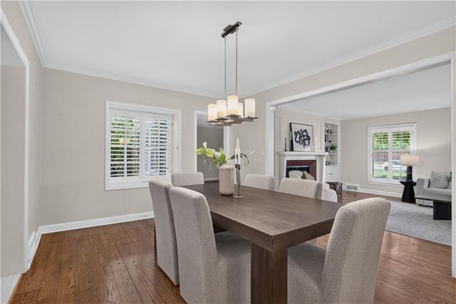 829 W 54th Terrace, Kansas City, MO 64112