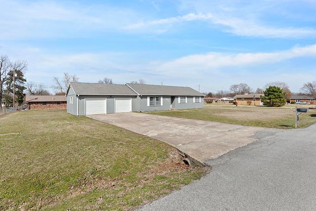 4021 E 15th Place, Joplin, MO 64801