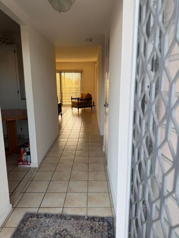 10442 Sunrise Lakes Boulevard 210, Sunrise, FL 33322