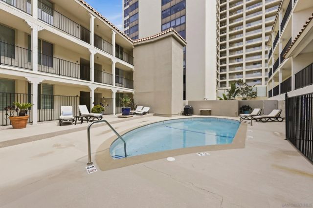 909 Coast 3, La Jolla, CA 92037