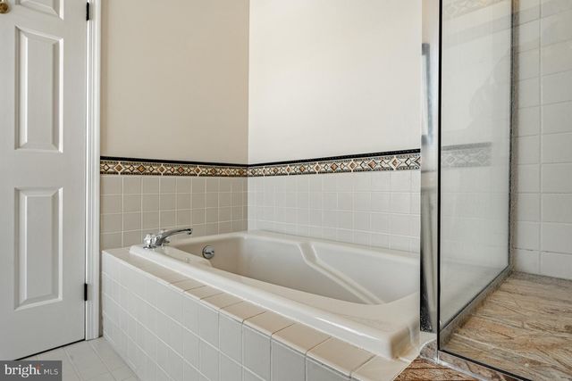 11 MEADOW WOOD LN, Landenberg, PA 19350