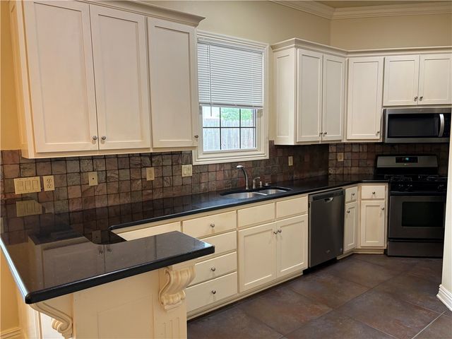 2623 S Everest Avenue, Rogers, AR 72758
