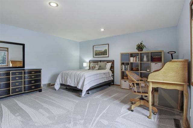 2925 W Princeton Avenue, Eau Claire, WI 54703