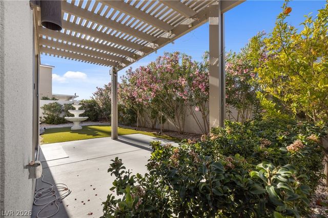 6138 Rock Arch Court, Las Vegas, NV 89141