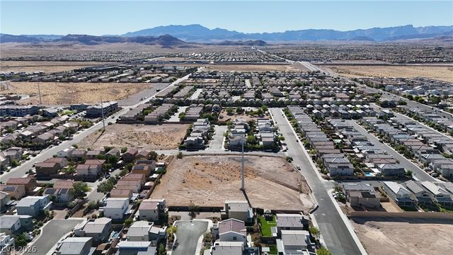 6138 Rock Arch Court, Las Vegas, NV 89141