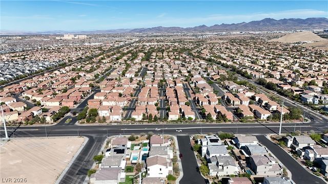 6138 Rock Arch Court, Las Vegas, NV 89141