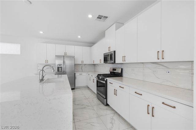 6138 Rock Arch Court, Las Vegas, NV 89141