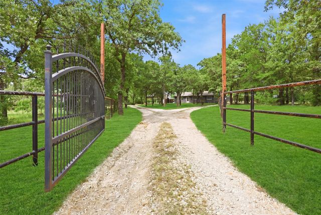 992 Fm 2210, Bridgeport, TX 76426