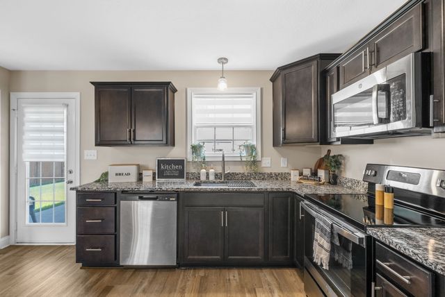 299 Dugger Dr, Clarksville, TN 37042