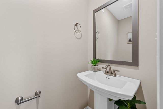 299 Dugger Dr, Clarksville, TN 37042