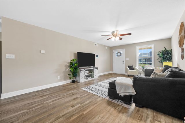 299 Dugger Dr, Clarksville, TN 37042