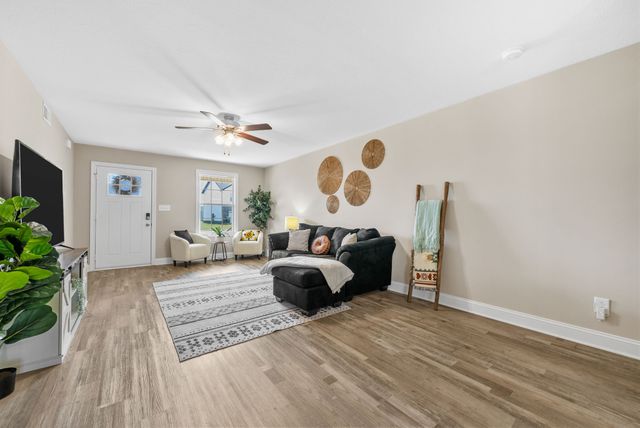 299 Dugger Dr, Clarksville, TN 37042