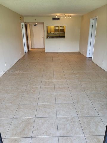 230 Lakeview Dr 207, Weston, FL 33326