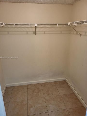 230 Lakeview Dr 207, Weston, FL 33326