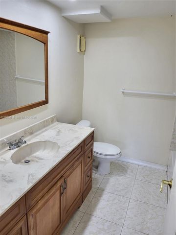 230 Lakeview Dr 207, Weston, FL 33326