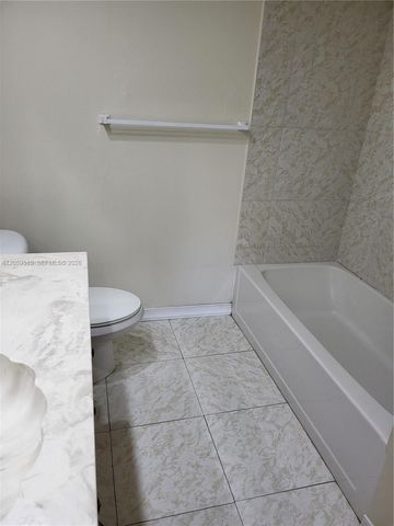 230 Lakeview Dr 207, Weston, FL 33326