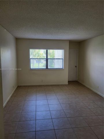 230 Lakeview Dr 207, Weston, FL 33326