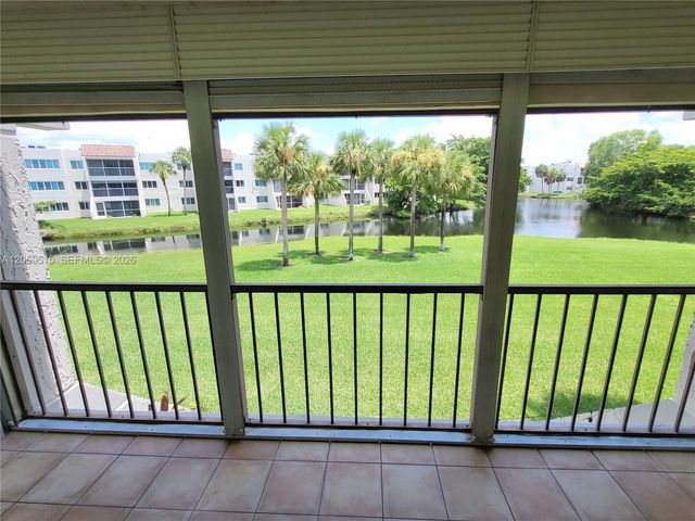 230 Lakeview Dr 207, Weston, FL 33326