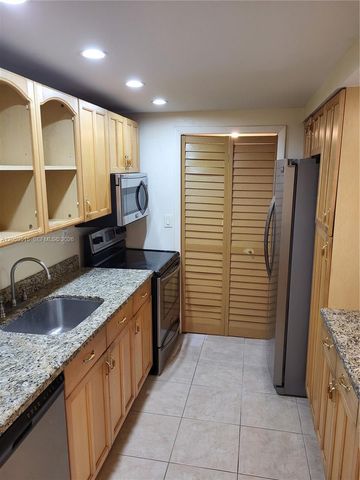 230 Lakeview Dr 207, Weston, FL 33326