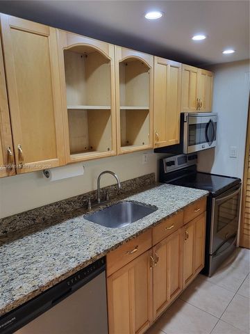 230 Lakeview Dr 207, Weston, FL 33326