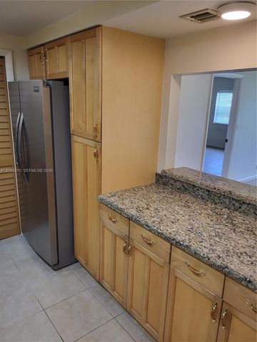 230 Lakeview Dr 207, Weston, FL 33326