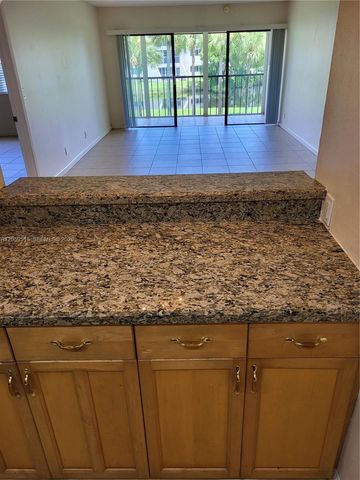 230 Lakeview Dr 207, Weston, FL 33326