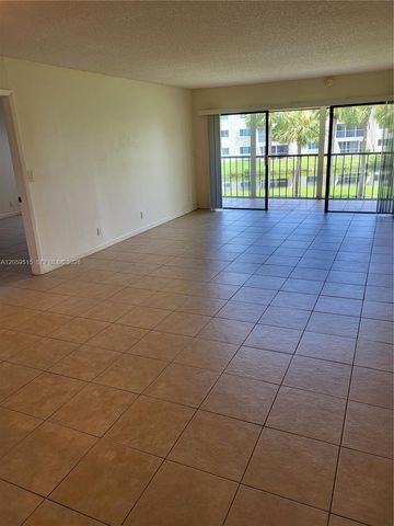 230 Lakeview Dr 207, Weston, FL 33326