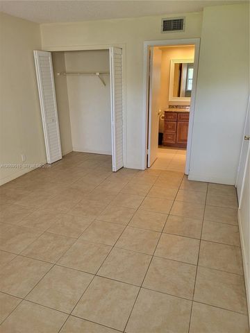 230 Lakeview Dr 207, Weston, FL 33326