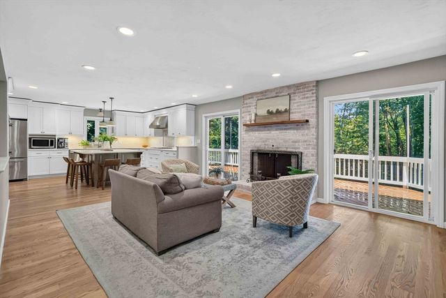 7 Mccarthy Cir, Framingham, MA 01701