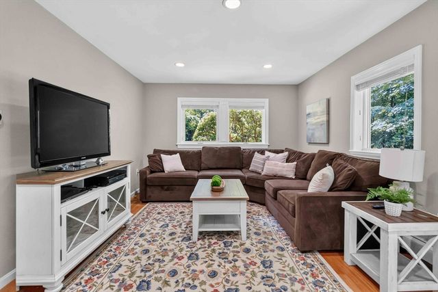 7 Mccarthy Cir, Framingham, MA 01701