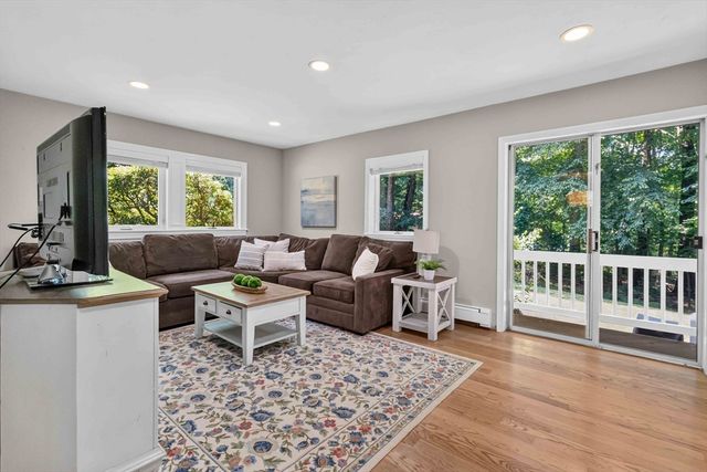 7 Mccarthy Cir, Framingham, MA 01701