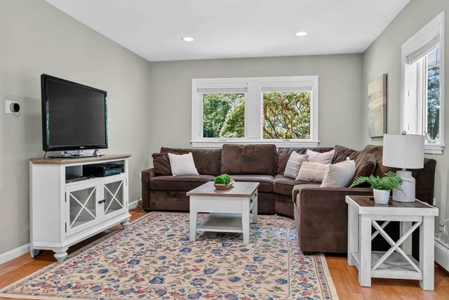 7 Mccarthy Cir, Framingham, MA 01701