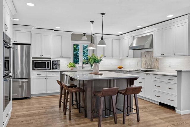 7 Mccarthy Cir, Framingham, MA 01701