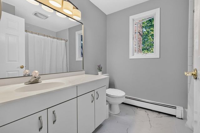 7 Mccarthy Cir, Framingham, MA 01701