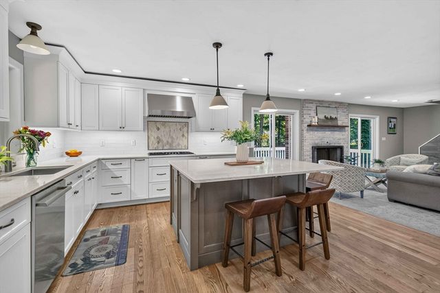 7 Mccarthy Cir, Framingham, MA 01701