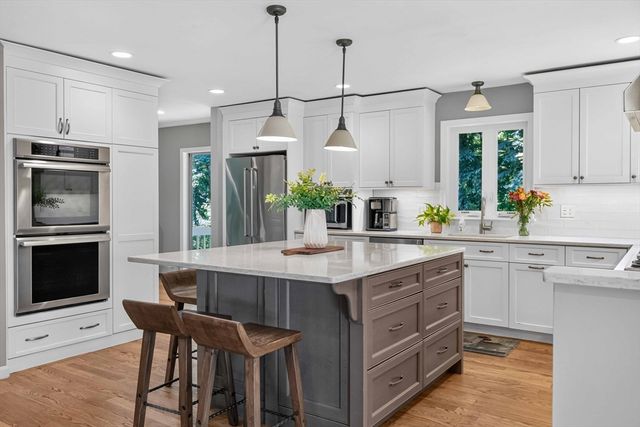 7 Mccarthy Cir, Framingham, MA 01701