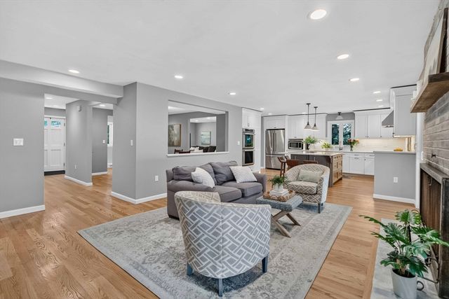 7 Mccarthy Cir, Framingham, MA 01701