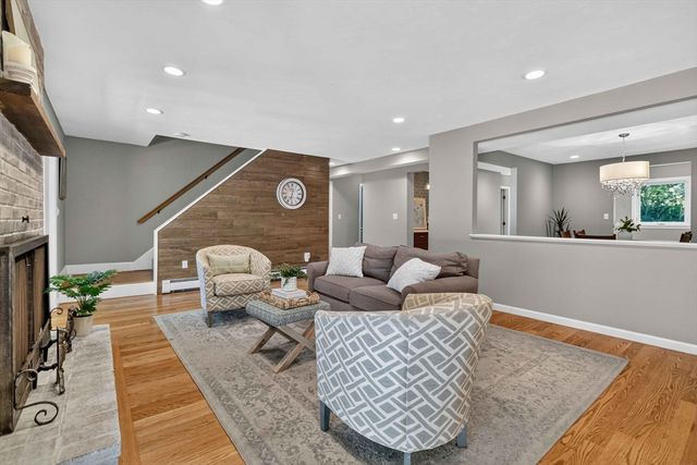 7 Mccarthy Cir, Framingham, MA 01701